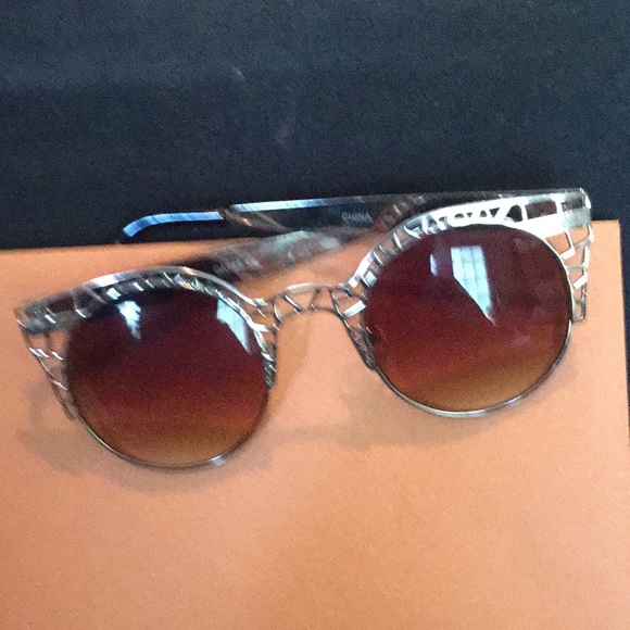 😎NWOT Just Way Too Trendy “ Cat Style Frame” Sunglasses Closet Must Have 😎 - Picture 7 of 7